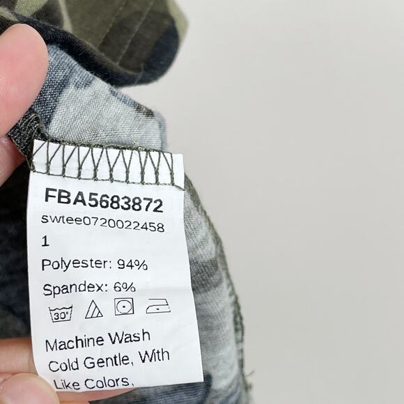 Boutique Camo Printed Cross Front V Neck Short Sleeve Tee Small S Green Brown - Picture 6 of 7